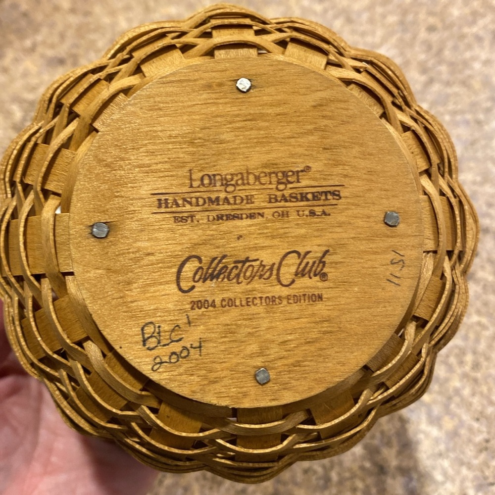 Longaberger Collectors Club Handmade Maple Basket 2004 Stationary Handle - Picture 3 of 17